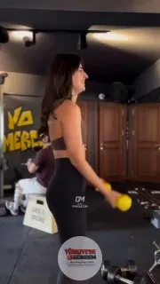 Arka Sokaklar dizisinde Hüsnü Çoban karakterine hayat veren oyuncu, fitness hocasıyla çektiği videoyu paylaştı