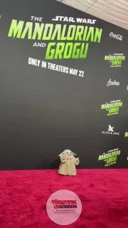Grogu, kendi filminin galasında kırmızı halıda poz verdi