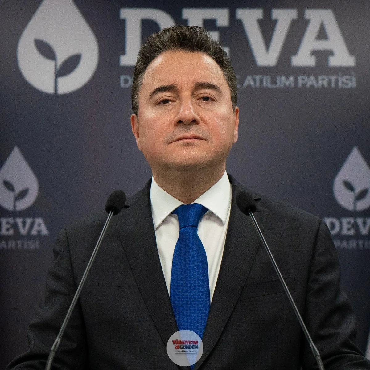 Ali Babacan: "Ülkeyi CHP'ye bırakmak istemiyoruz" Ümit Özdağ: "Ali bey, bu cümleyi ben kurabilirim. Ancak siz CHP’li seçmenlerin oyu ile parlamentoya girdiniz. Bugün yapmanız gereken CHP’ye saldırmak değil saldırıya uğrayan CHP’ye destek olarak vefan