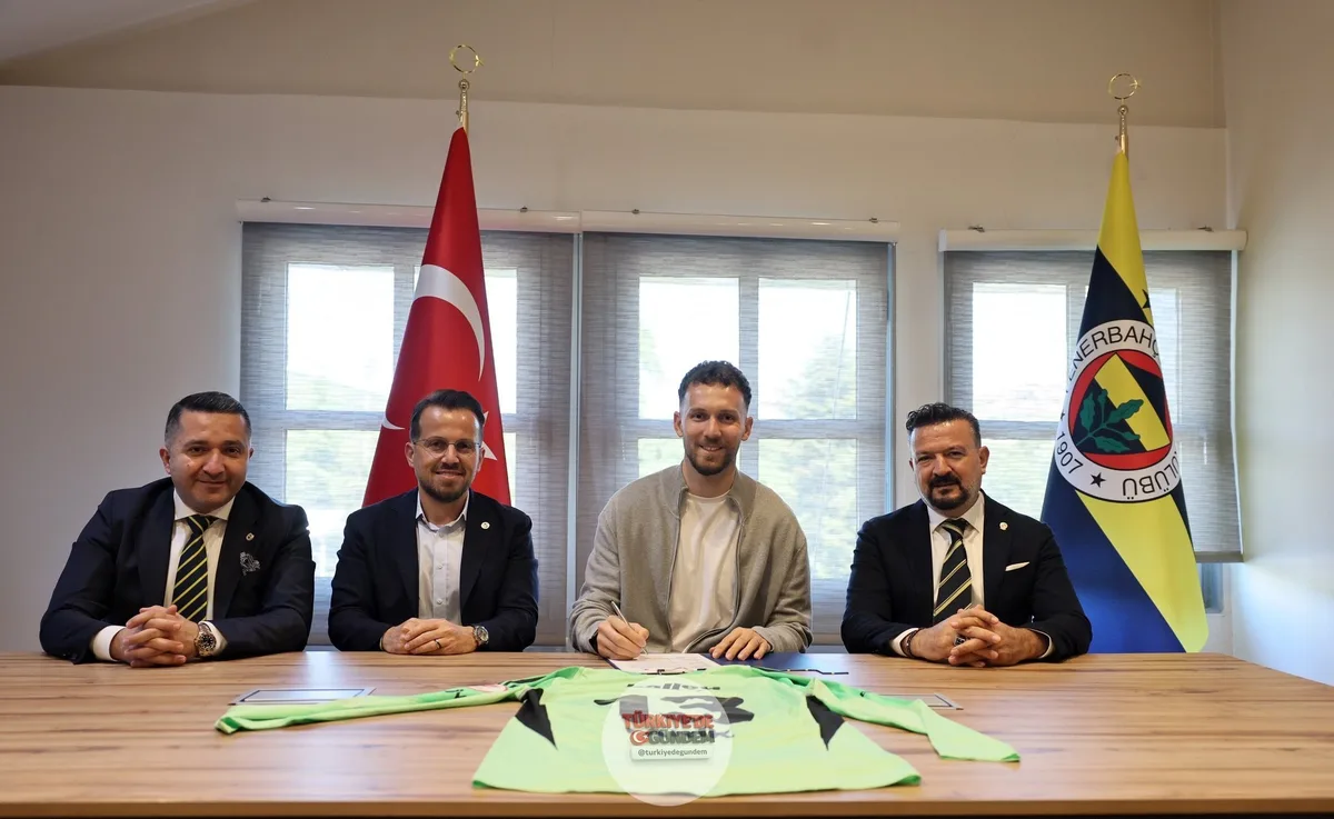 Fenerbahçe, Tarık Çetin ile üç yıllık yöne sözleşme imzaladı