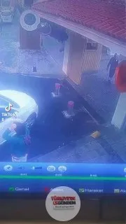 Adana’da yer altından çıkan bariyere çarpan araç, saniyeler içinde binlerce lira değer kaybetti