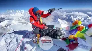 Everest'in zirvesine çıkan bir dağcı, drone'uyla büyüleyici manzarayı kayda aldı