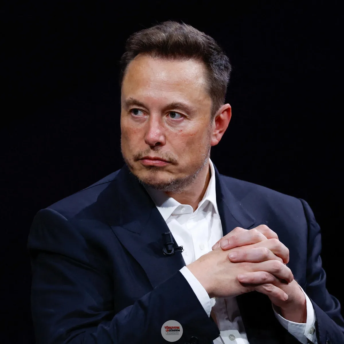 Elon Musk: "Yalnızca sosyal medya paylaşımları veya düşüncelerini ifade ettikleri için hapsedilen binlerce İngiliz serbest bırakılmalı. Adayı bir hapishaneye çevirmeyin." — Birleşik Krallık'ta sosyal medya paylaşımlarından ötürü binlerce kişinin göza