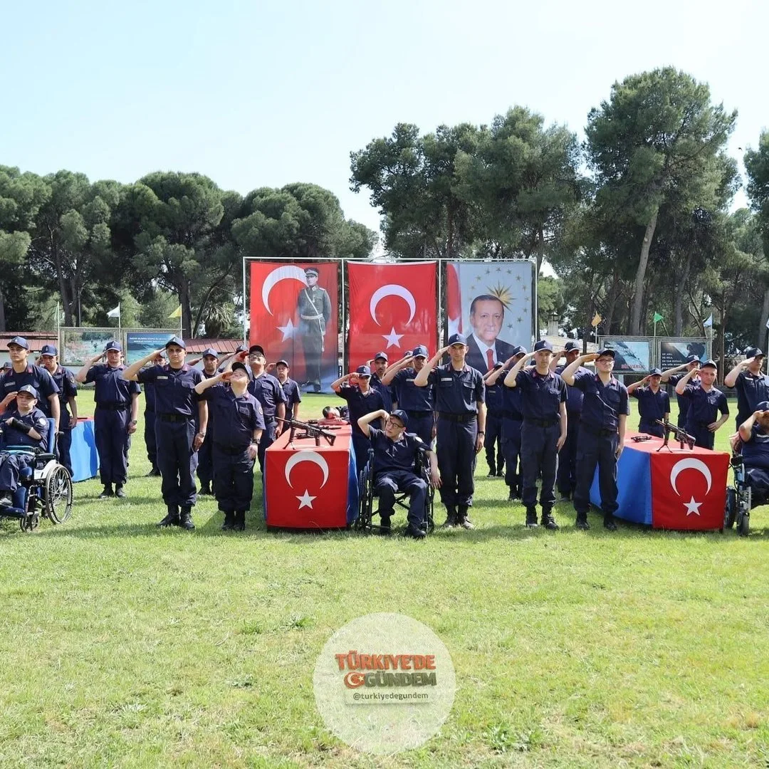Aydın’da düzenlenen askerlik töreninde 22 özel birey, yemin ederek bir günlük asker oldu