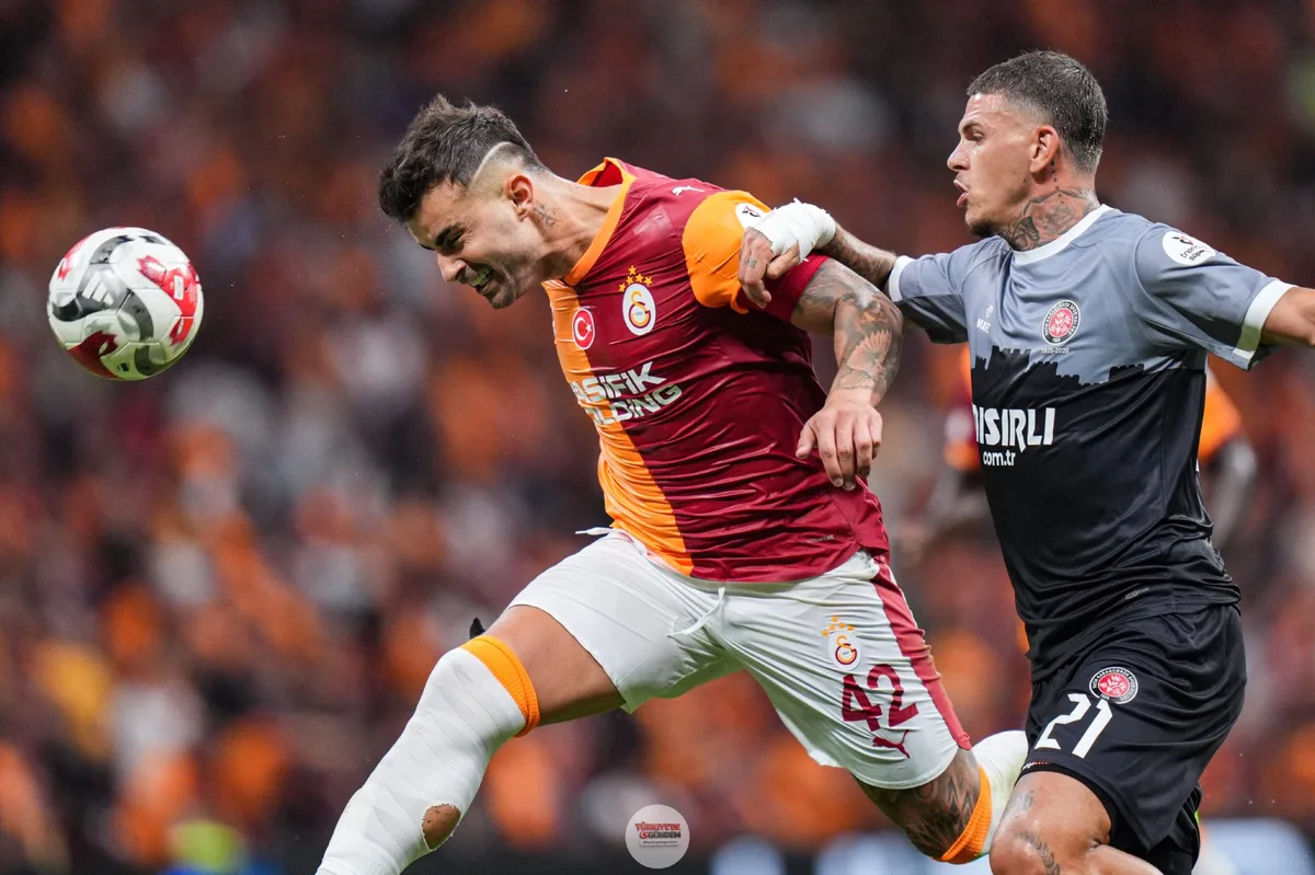 "HER İDMANDA 30-40 KAFA VURUŞU DENİYORUM" -Icardi bu sezon gol sayısında Hagi'yi geçti. 4 sezonda toplamda 16 gol attın ve Galatasaray efsanesi Bülent Korkmaz'ın 18 golü bulunuyor. Bir rekor da yeni sezonda senden gelir mi? Abdülkerim Bardakcı: "Açık