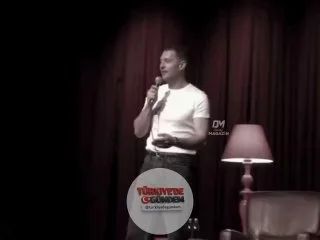 Uraz Kaygılaroğlu, Stand-up gösterisi izlemeye gelen eski eşi Melis İşiten ve rol arkadaşı Devrim Özkan hakkında: "Eski ömrüm ve yeni ömrüm Devrim Özkan burada."