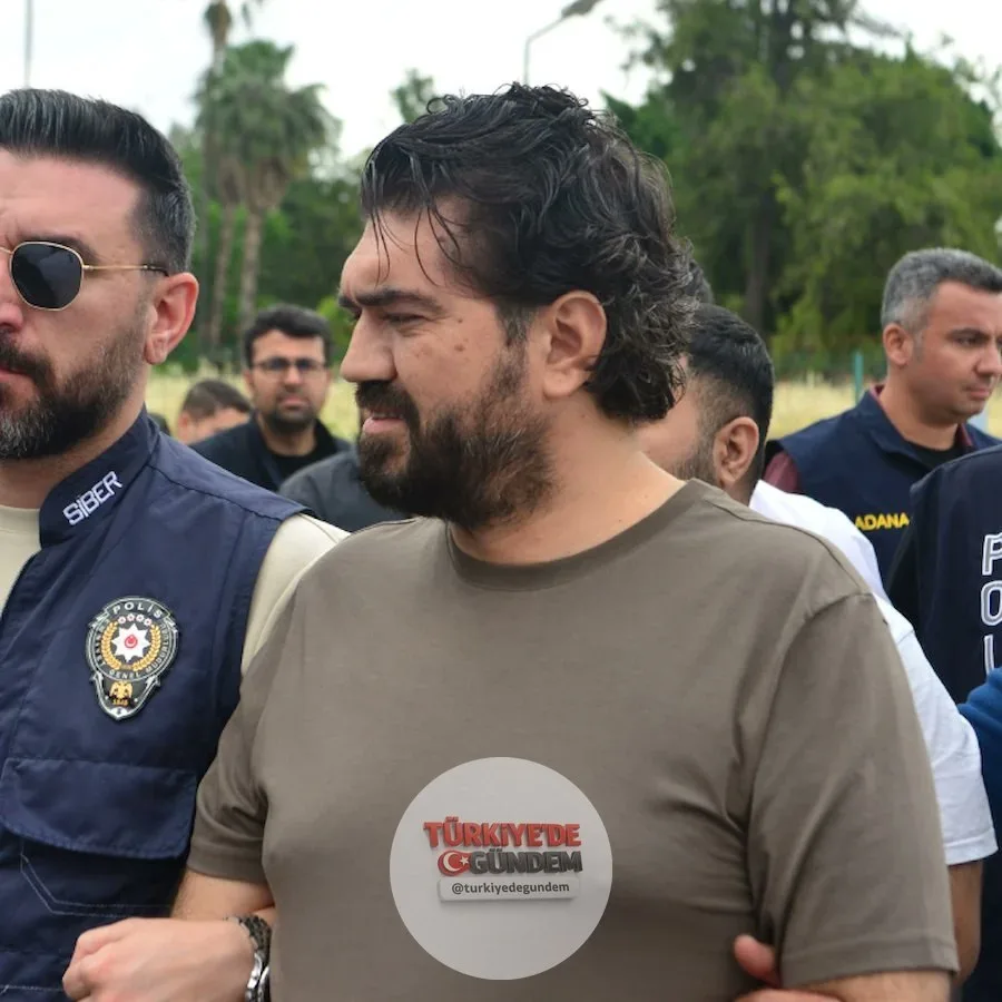 Rasim Ozan Kütahyalı isimli şahıs serbest bırakılmayı talep etti: • Eşim hamiledir ve her gün ağlamaktadır. Düşük yapma ihtimalinden korkuyorum. • 12 yaşındaki 2 kızım 2 gündür akran zorbalığı yaşamaktadır, tüm gün ağlamaktadır. •⁠ Çünkü medya hakkım