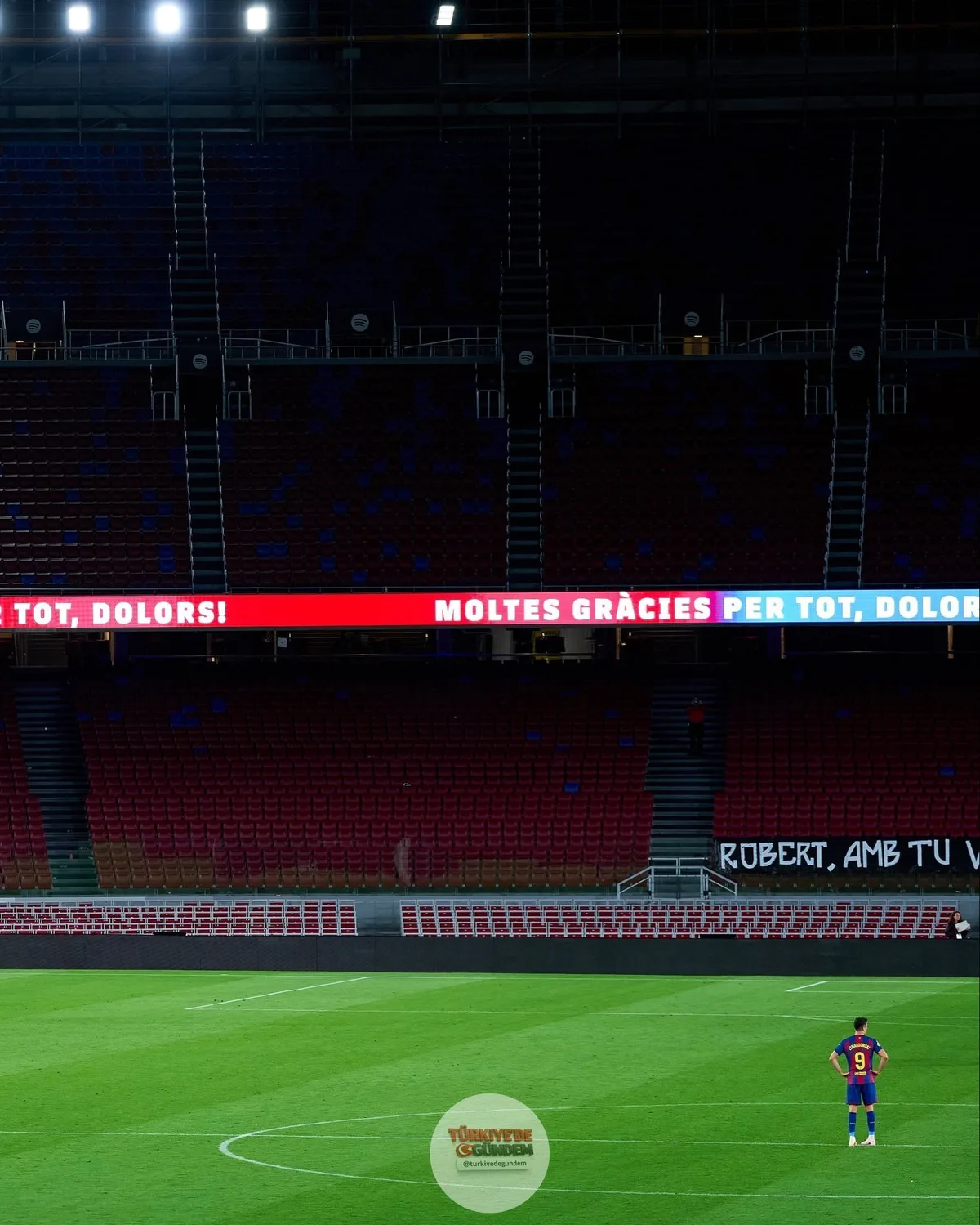 Robert Lewandowski, Camp Nou’yu boşalttırdı. Gözyaşlarıyla son kez formasını giydiği Barcelona’ya veda etti
