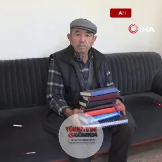 Ankara’da yaşayan bir vatandaş, Türkiye’de son 59 yılda yaşanan olayları ve kendi hayatındaki anıları gün gün kaleme alıyor: "Etraftaki köylerden duyduğumu yazarım. Televizyonda olanları da akşam olduğunda yazarım. Bu bir hastalık, bir karımız yok."