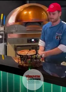 Hırvatistan'da bir pizzacı, drone ile masaya servis yapmaya başladı