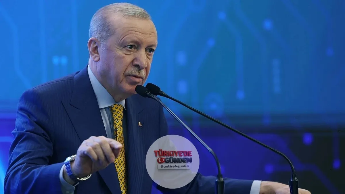 Cumhurbaşkanı Erdoğan: "Bölgemizin ateş çemberinden geçtiği küresel sistemde muhalefet de en az bizim kadar duyarlı hareket etmek yerli ve milli bir duruş sergilemek durumundadır."