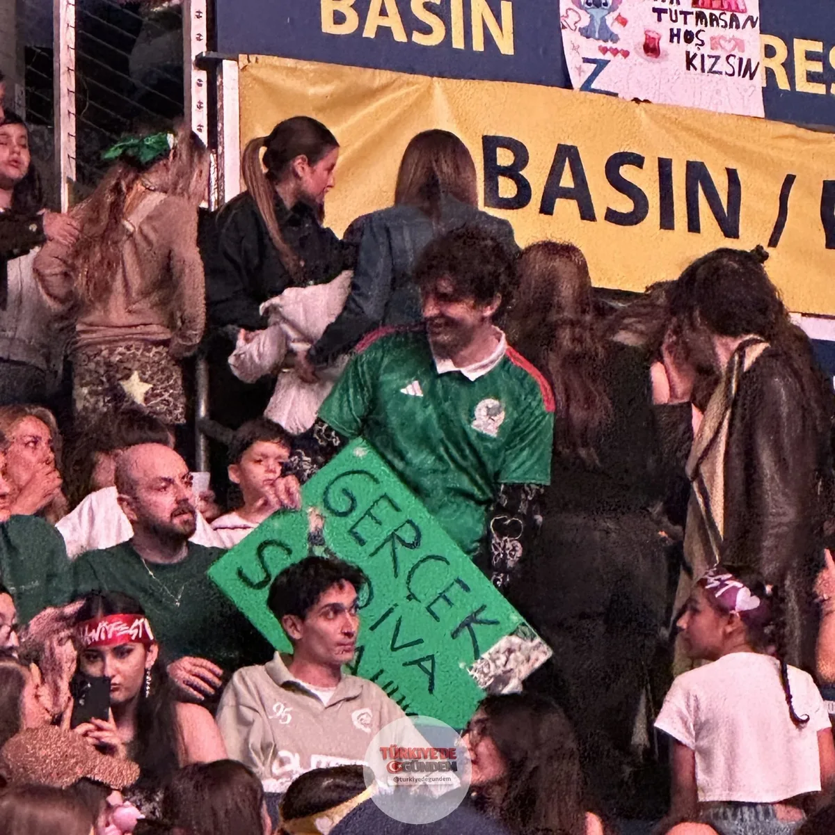 Berkcan Güven, Manifest konserinden paylaşım yaptı