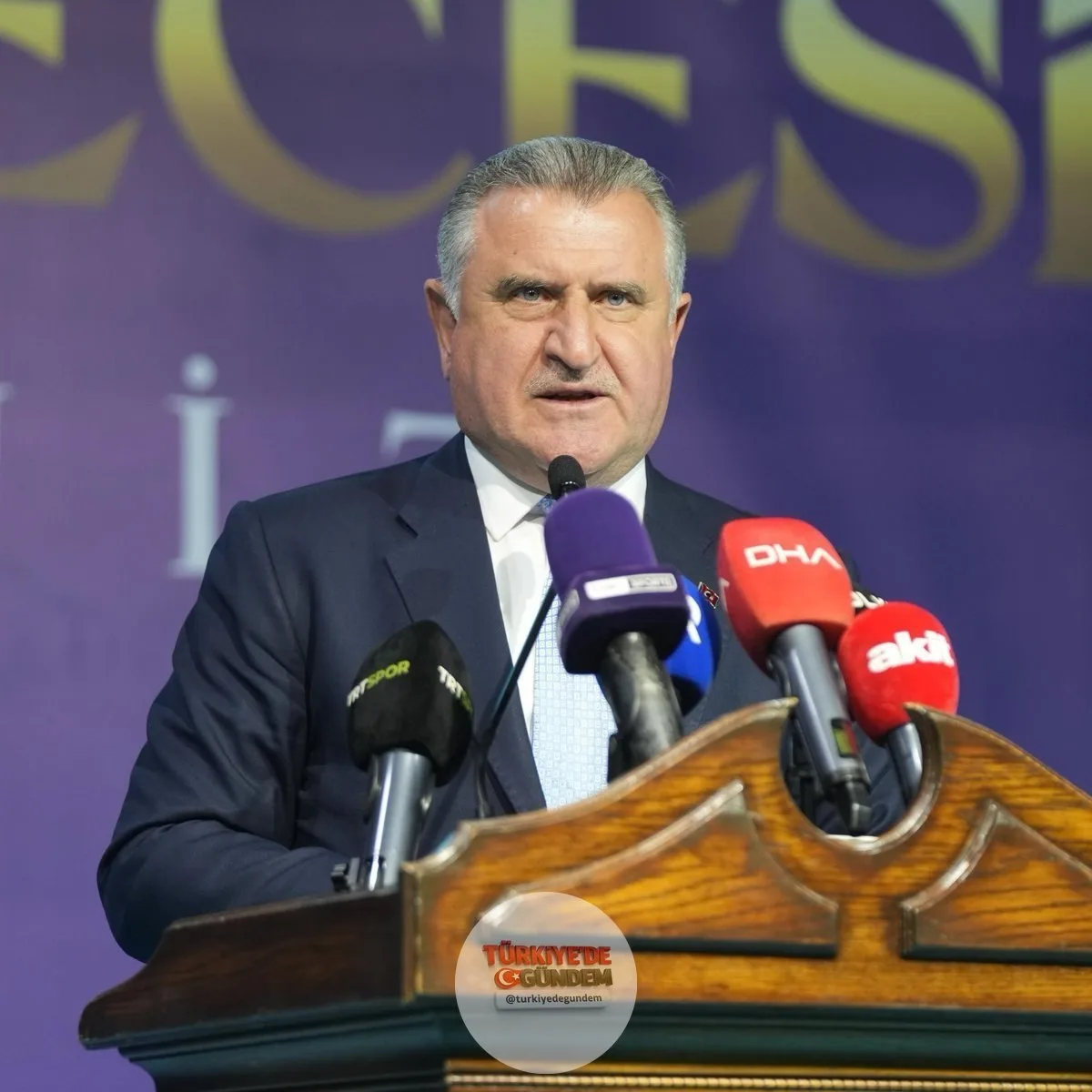 Spor Bakanı Osman Aşkın Bak: "Galatasaray amatör branşlara yaptığı yatırımlarla, bizim açımızdan çok kıymetli işler yapıyor." "Her yıl amatör branşlarda şampiyonluklarını arttırıyorlar."