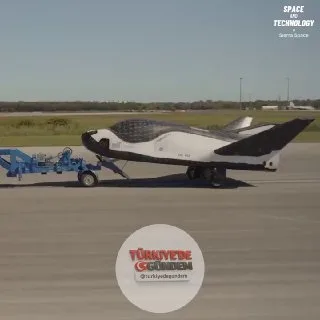 Mühendisler, 13 Kasım 2025 tarihinde Kennedy Uzay Merkezi'nde Dream Chaser uzay aracı için iniş koşullarını simüle etmek ve pist stabilitesini kontrol etmek amacıyla çekme testleri gerçekleştirdi. Uzay aracı saatte 40 ve 70 mil hızlarla çekilirken, e