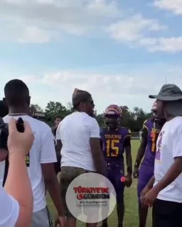 "Elimi bir daha ASLA yıkamayacağım!" @Lj_era8'in lisesine dönüp elini sıkmasının ardından genç taraftar büyük coşku yaşadı. (via @305Sportss)