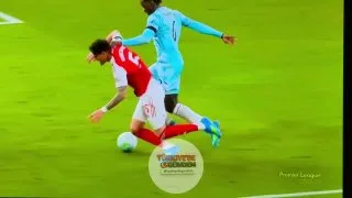 Arsenalli Hincapie'nin maç esnasında şortu çıktı