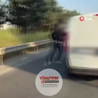 İstanbul’da 3 ilçede adreslere ve hareket halindeki bir araca düzenlenen uyuşturucu operasyonunda 560 bin sentetik hap ele geçirilirken, 3 şüpheli gözaltına alındı