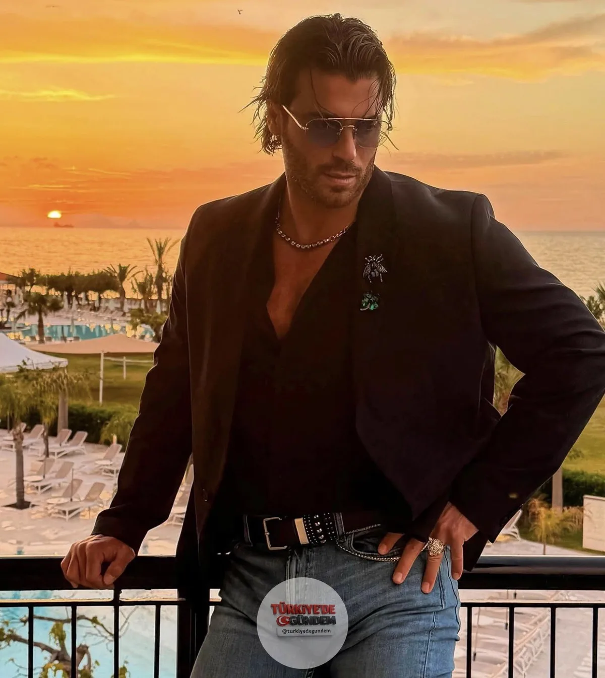 Can Yaman: (dizilerde partnerler hk) “Başrol çiftinin libidosunun çok yüksek olması lazım. Oyuncular ikiye ayrılır; libidosu olanlar ve olmayanlar. Oyuncu seçimi de kesinlikle buna göre yapılmalı.” “Seyirciye aşkı geçirmek için enerji ve kimyanın uyu