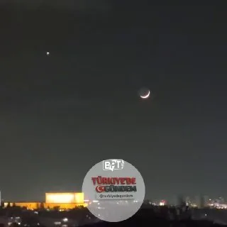 18 Mayıs akşamı Anıtkabir’in üzerinde gökyüzünde hilal ve yıldız belirdi