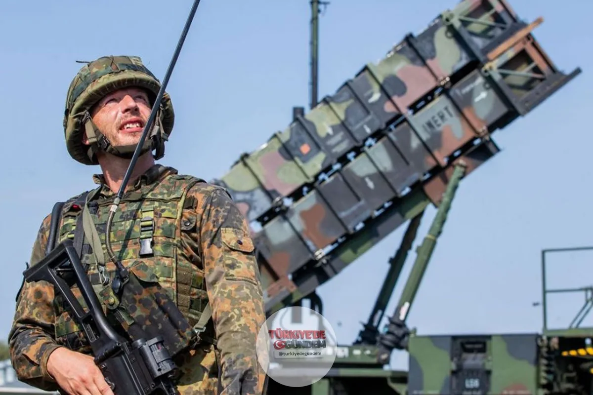 Almanya, NATO'nun güneydoğu kanadını güçlendirmek amacıyla önümüzdeki haftalarda Türkiye'ye Patriot hava savunma sistemi ve yaklaşık 150 asker sevk edecek
