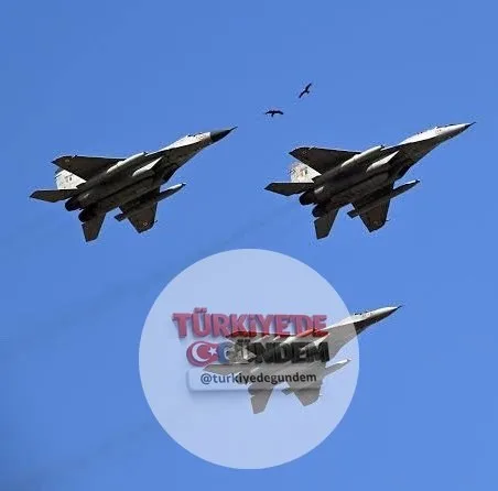 SON DAKİKA: Rus MiG-29 savaş uçakları, Esad rejiminin düşüşünden bu yana ilk kez Suriye hava sahasını yabancı uçaklara ve hava faaliyetlerine karşı korumak için devriye geziyor. Moskova, Şam yönetimine en gelişmiş savaş uçaklarını tedarik ederek Suri