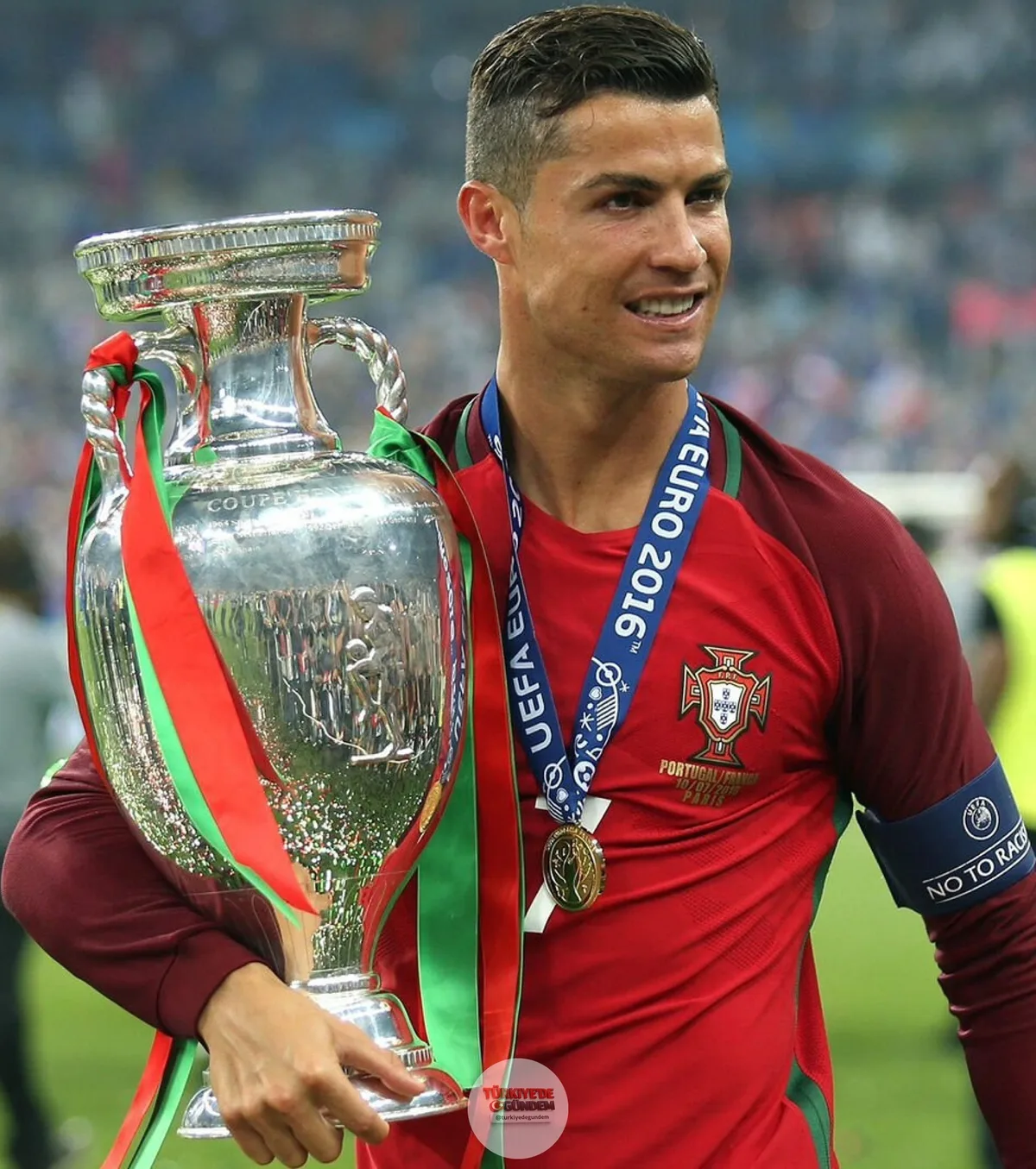 Futbol tarihinde Dünya Kupası’na en çok katılan oyuncular: — Cristiano Ronaldo: 6 — Lionel Messi: 6