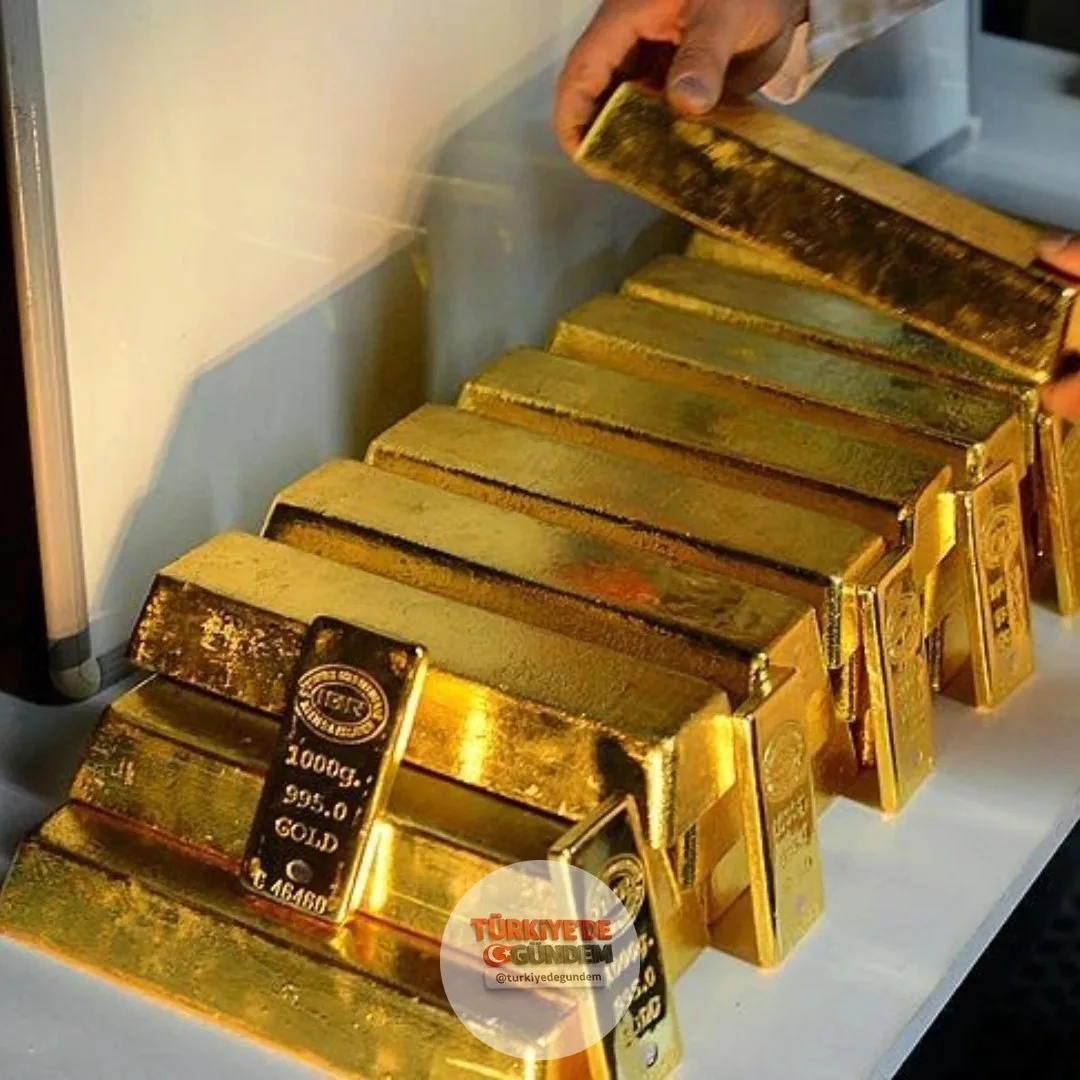 İstanbul Bakırköy’deki bir evin kilerinde 350 kilo altın bulundu. Yaklaşık değeri 2 milyar 330 milyon TL