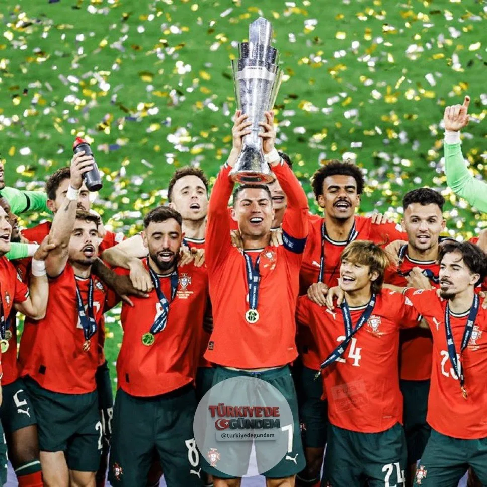 Cristiano Ronaldo, 6. kez Dünya Kupası'nda oynayacak. 2006 2010 2014 2018 2022 2026