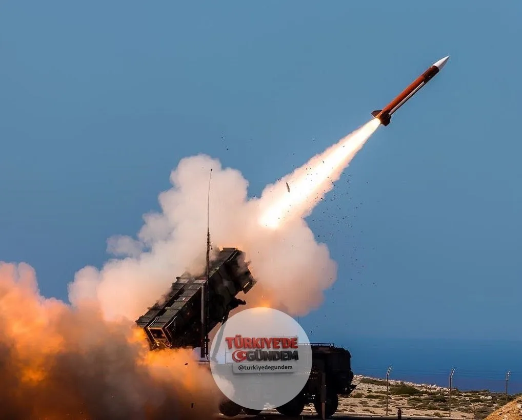 Yunanistan, Türkiye sınırındaki Dimetoka bölgesi ile Kerpe Adası'nda bulunan Patriot hava savunma sistemlerini geri çekiyor. Yunanistan'ın, Kerpe'deki Patriot sistemlerinin yerine Mirage tipi savaş uçaklarını konuşlandıracağı belirtildi. Yunanistan'ı