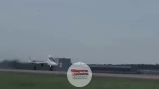 Rusya'dan gövde gösterisi: İki kişilik yeni nesil Su-57 prototipi ilk uçuşunu gerçekleştirdi! Rusya, iki kişilik Su-57D olarak tasarlanan en yeni Su-57 prototipini ilk kez gökyüzüyle buluşturdu.