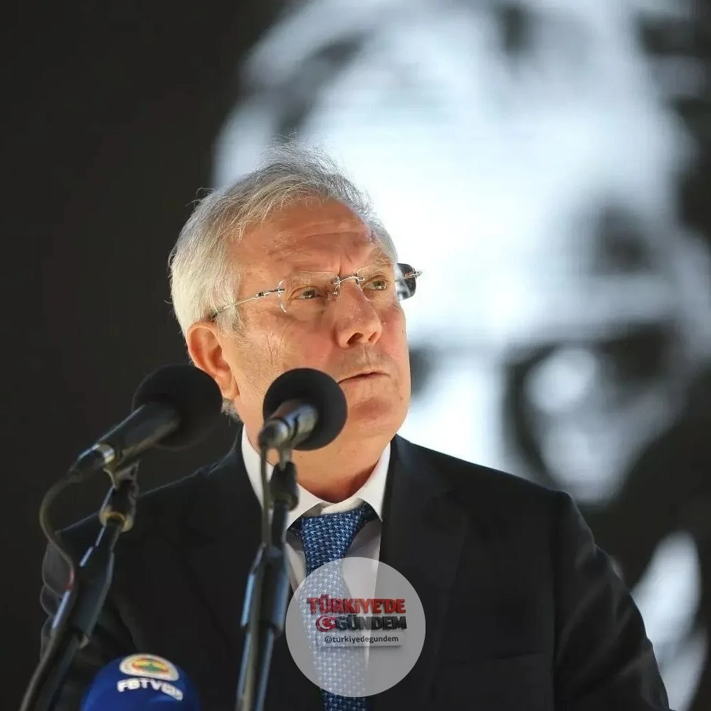 Aziz Yıldırım: “Hiçbir konu hakkında bilgimiz yok. Çünkü hiçbir şeffaflık yok. Belli meseleleri bilen var mı? Kimse bilmiyor. Fenerbahçe’nin ne kadar borcu var? Bilen var mı? Hangi oyuncuyu aldık ve ne kadara aldık?” “Biz her şeyi şeffaf yapıyorduk,