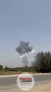 Pakistan Hava Kuvvetleri'ne ait bir eğitim uçağı, ülkenin kuzeyindeki Mianwali'de düştü. Uçakta bulunan iki pilot, fırlatma koltuklarını kullanarak uçaktan başarıyla ayrıldı.