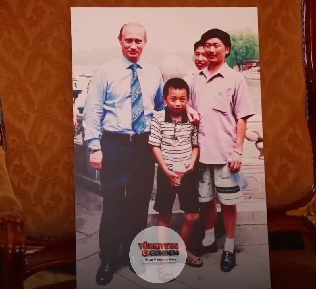 Putin, 26 yıl önce fotoğraf çektirdiği Çinli bir adamla yeniden bir araya geldi. "Ben 36 yaşına geldim, o hala eskisi kadar yakışıklı."