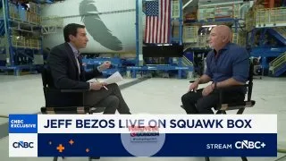 Jeff Bezos, yapay zekanın iş dünyasında insanların yerini almak yerine onları "bir üst seviyeye taşıyacağını" belirtti.