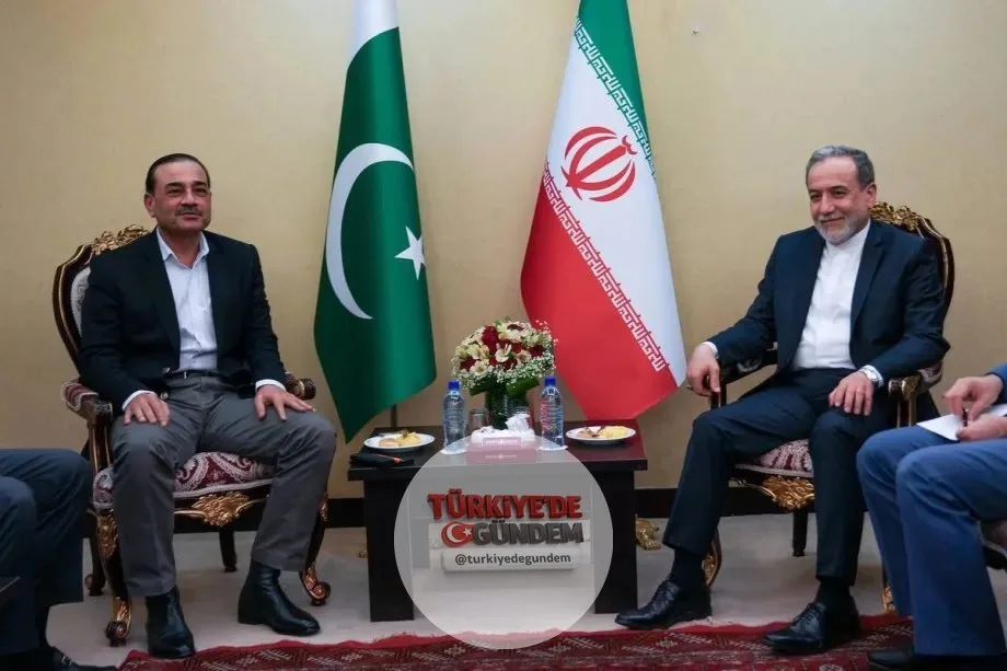 SON DAKİKA: Gelen haberlere göre ABD ile İran arasında varılan anlaşma sonuçlanmak üzere. Pakistan Genelkurmay Başkanı Asım Munir'in Tahran'da anlaşmanın nihai taslağını değerlendirmesi beklenirken, müzakerelerin son turu İslamabad'da gerçekleştirile