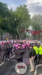 Freiburg taraftarları, maçın oynanacağı Beşiktaş Park'a ulaştı.