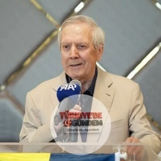 Aziz Yıldırım: "Benim dönemimde kulübün varlıklarını satmayacağız. Yatırım yapacağız, araziler alacağız. Kongreden alınan tüm kararları iptal ettireceğim. Hakemler veya diğerleri, bunlar önemli değil. Önemli olan iyi bir takım kurmamız. Eğer iyi bir