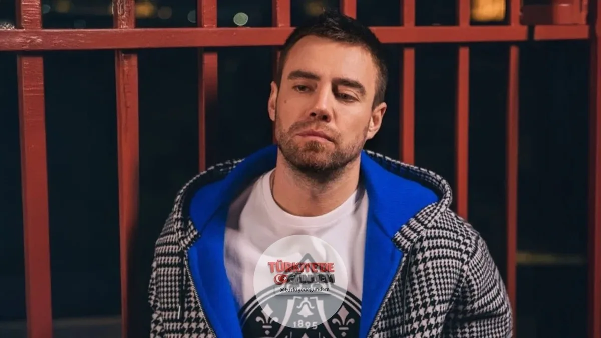 Murat Dalkılıç, YouTube kanalının silindiğini duyurdu. Dalkılıç, "YouTube kanalımı uçurdular. Diyelim ki uluslararası bir sanatçıyla iş birliği yapacağız; verilerimize bakıp ona göre karar veriyorlar, değil mi? Artık bu durum biraz sabotaj gibi gelme