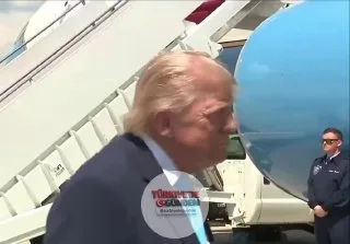 Muhabir: "ABD, İran'a petrol yaptırımlarında herhangi bir gevşeme teklif etti mi?" Trump: "Herhangi bir gevşeme yapmıyorum, hiçbir şey teklif etmiyoruz."