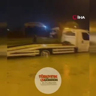 Hatay'da şiddetli sağanak yağış sele yol açtı.