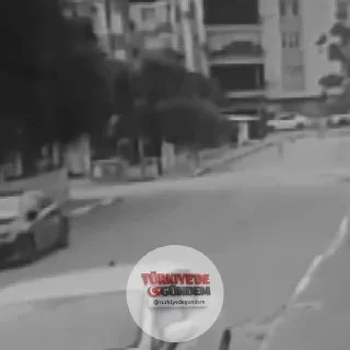 Antalya'da bir ihbara giden polis aracı ile başka bir aracın çarpışması sonucu meydana gelen kazada iki polis memuru yaralandı. (İHA)