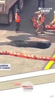 New York'taki LaGuardia Uluslararası Havalimanı'nda meydana gelen bir obruk nedeniyle pistlerden biri kapatıldı. Yetkililer, durumun uçuş iptallerine ve gecikmelere yol açtığını belirtti. Ayrıntıları ABC News'ten Will Reeve aktarıyor.