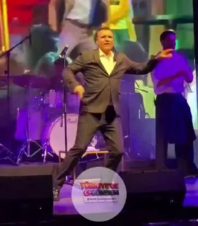 Rafet El Roman'ın Dubai konserindeki sahne performansı