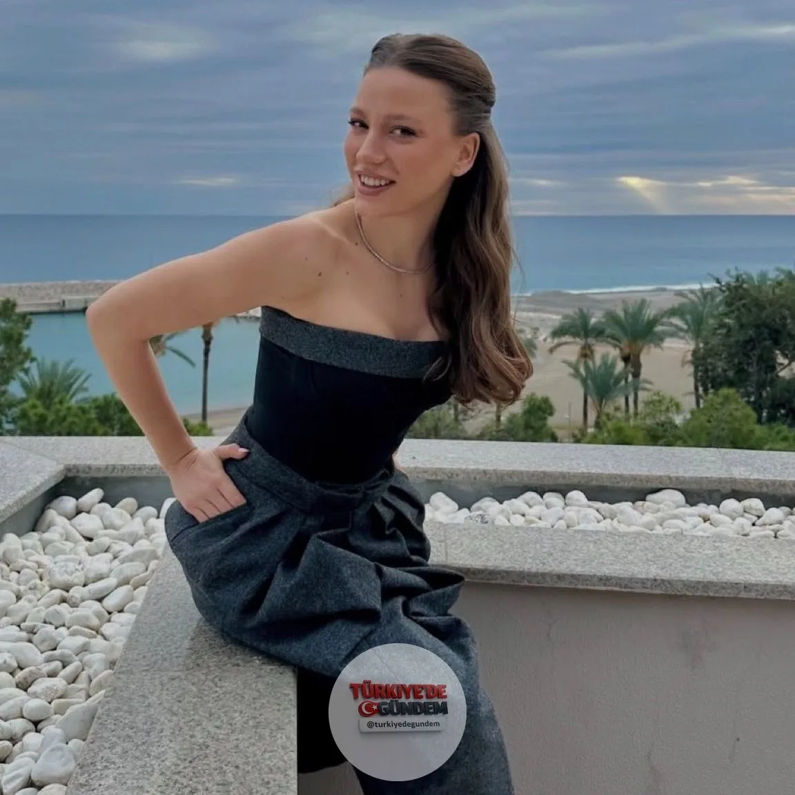 Hakkında gözaltı kararı verilen Serenay Sarıkaya’dan ilk açıklama: “Uzun süreden beri planladığım yurt dışı seyahatinde aldım haberi. En kısa sürede ülkeme dönüp tüm gerekli prosedürleri yerine getireceğim. Herkesin yaptığı gibi…"