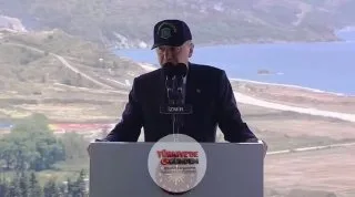 Cumhurbaşkanı Erdoğan: “Türk Ordusu barışın ordusudur. Türk Ordusu huzurun ordusudur. Türk Ordusu istikrarın ordusudur. Dünyanın kendi ordusuna ithaf edilen tek milli marşı, İstiklal Marşı'dır. Hakkıdır Hakk'a tapan milletimin istiklal mısraında oldu