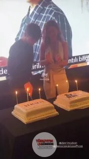 Yeraltı dizisinin sezon finali kutlamasında Devrim Özkan’ın dili sürçtü: “Hepili, hepini, hepimiz dilek tutalım.”