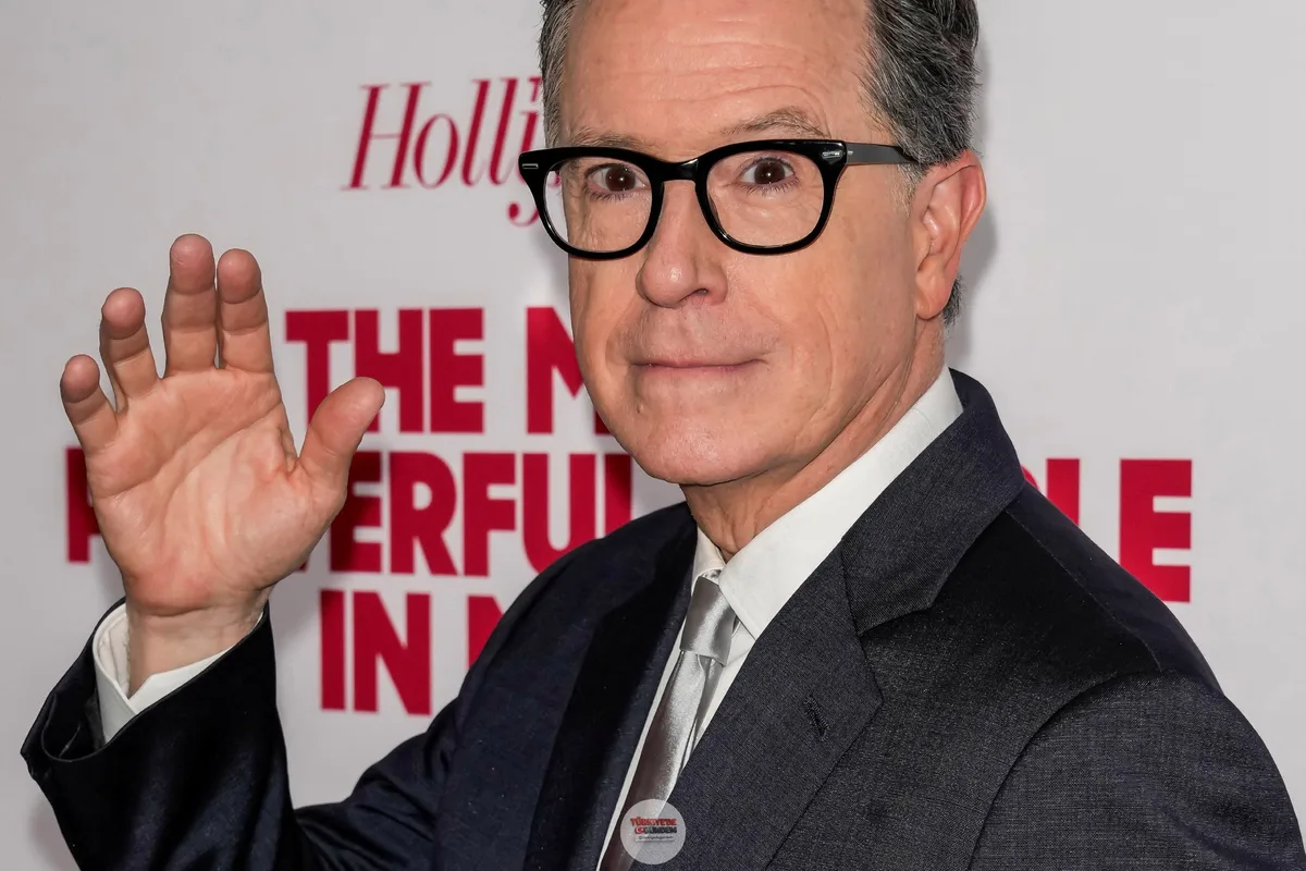 Stephen Colbert’in Late Show programı sona ererken, @LARichwine Reuters Dünya Haberleri podcast’ine yaptığı açıklamada, "siyasi hiciv ve ifade özgürlüğünün saldırı altında olduğuna dair endişeler bulunduğunu" belirtti.