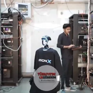 Robotik girişimi OrionX Robotics, tehlikeli ortamlarda görev yapan insansı robotlar için tasarlanan otonom yapay zeka beyni ARES'i tanıttı. Sistem; robotların insan operatörlere veya bulut bağlantısına ihtiyaç duymadan denetim, navigasyon ve tehlikel