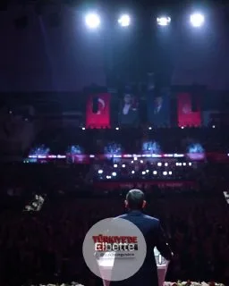 Özgür Özel: "Size güllük gülistanlık bir iktidar yolu vaat etmiyorum. Size acıya göğüs germeyi ama teslim olmamayı vaat ediyorum. Size onur, haysiyet, cesaret ve mücadele vaat ediyorum!"