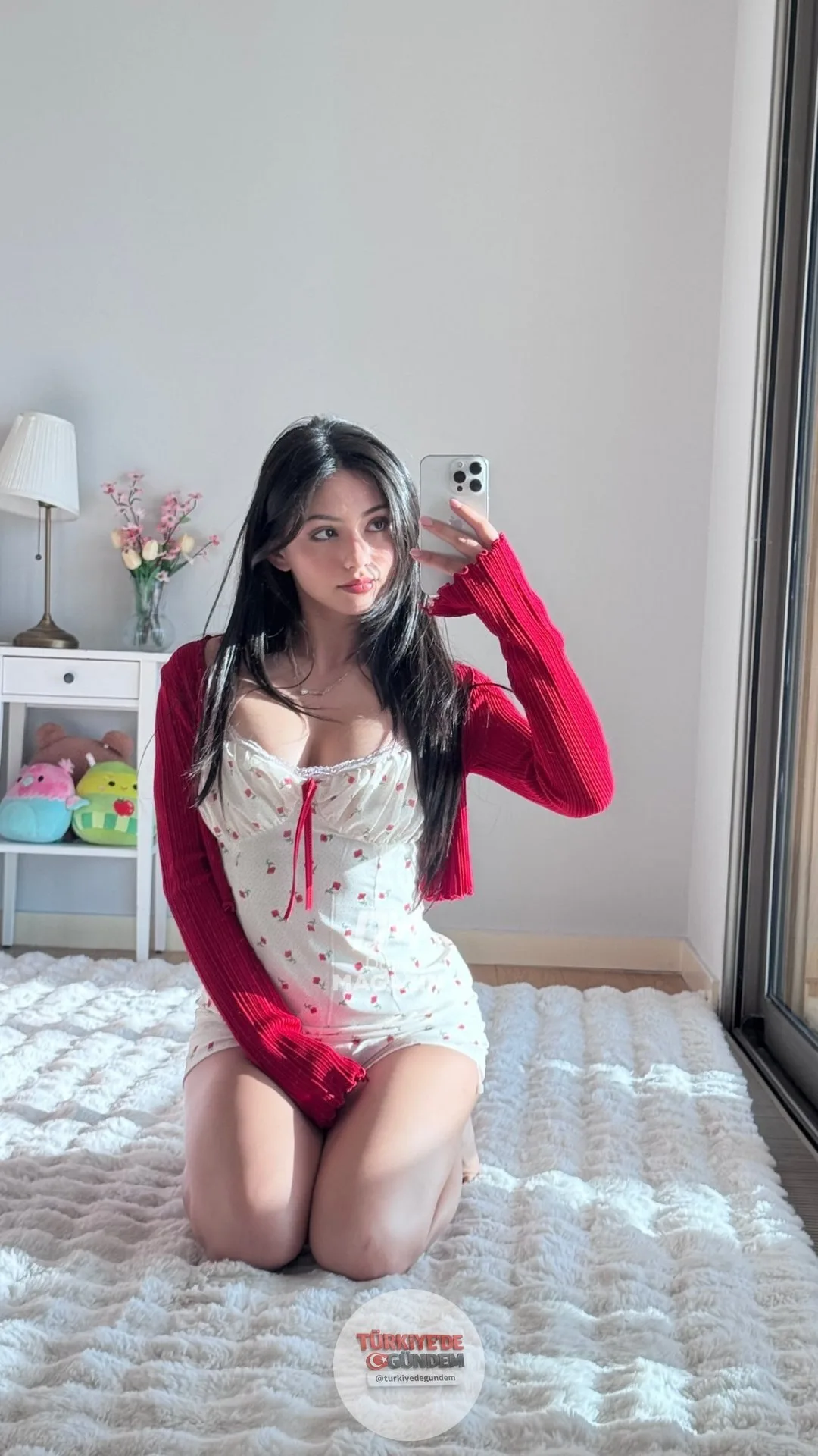 "Turkish Delight" lakaplı Alya Vural, sosyal medya hesabından "Kalçam küçük olabilir ama kocaman bir kalbe sahibim" paylaşımında bulundu.